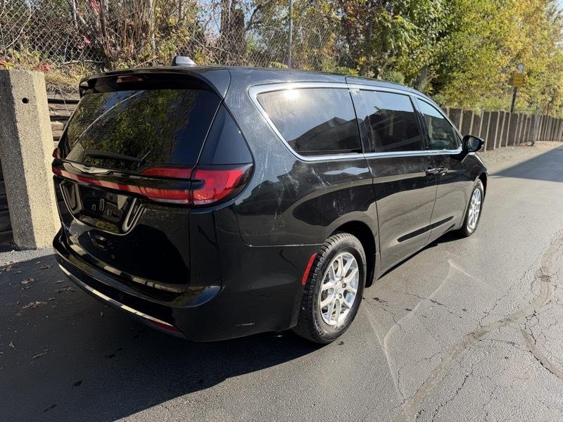 Chrysler Pacifica Select 2025