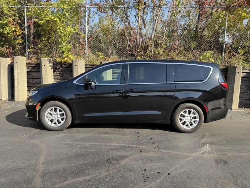 Chrysler Pacifica Select 2025