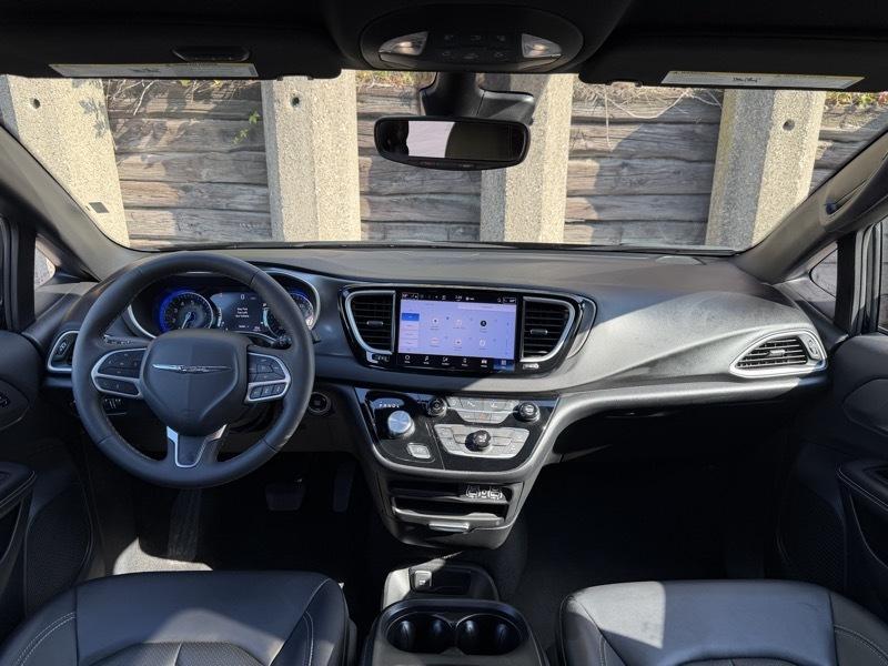 Chrysler Pacifica Select 2025