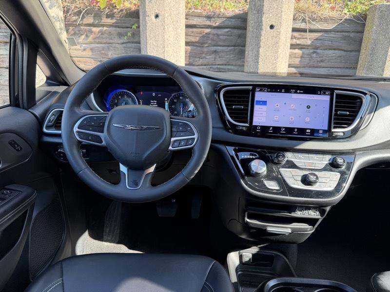 Chrysler Pacifica Select 2025