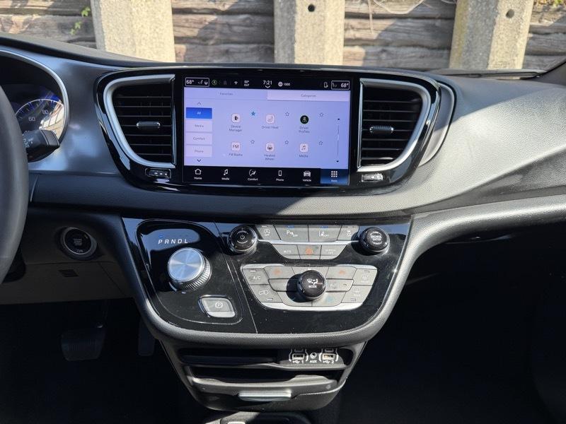 Chrysler Pacifica Select 2025