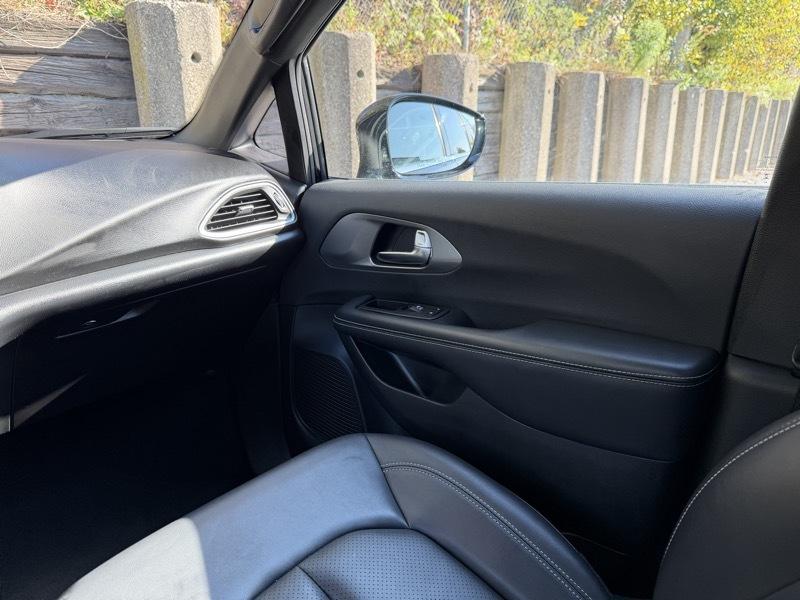 Chrysler Pacifica Select 2025