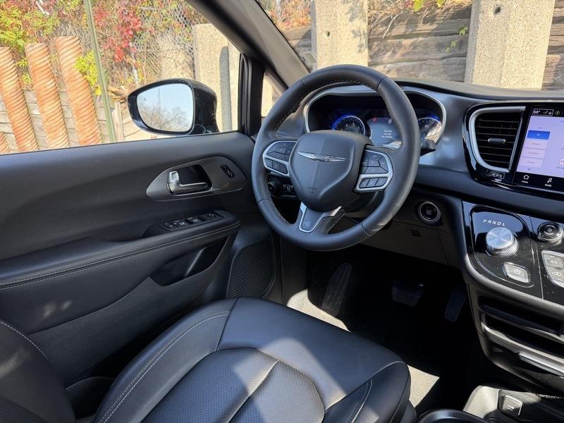 Chrysler Pacifica Select 2025