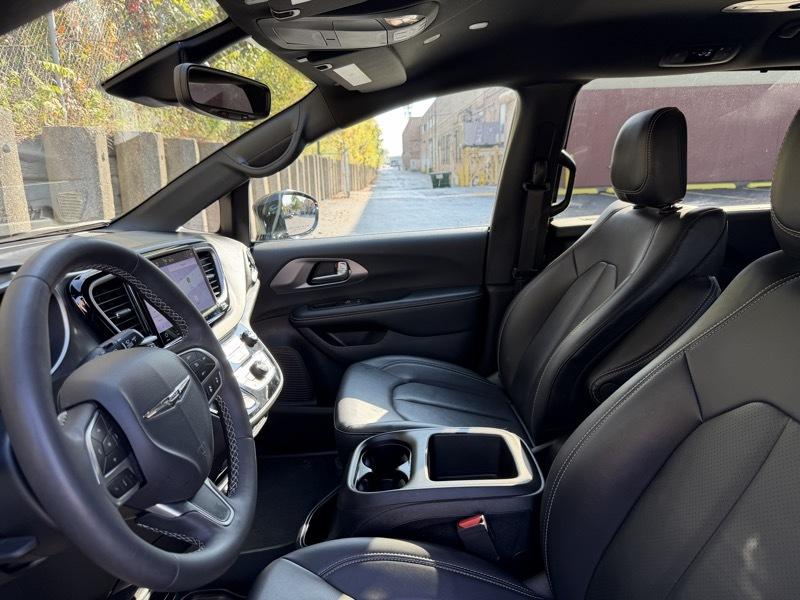 Chrysler Pacifica Select 2025