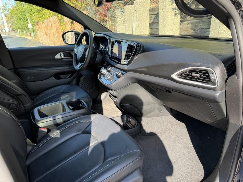 Chrysler Pacifica Select 2025