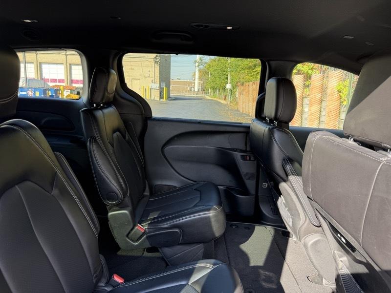 Chrysler Pacifica Select 2025
