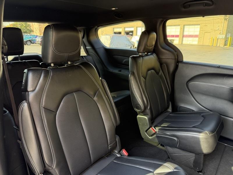 Chrysler Pacifica Select 2025