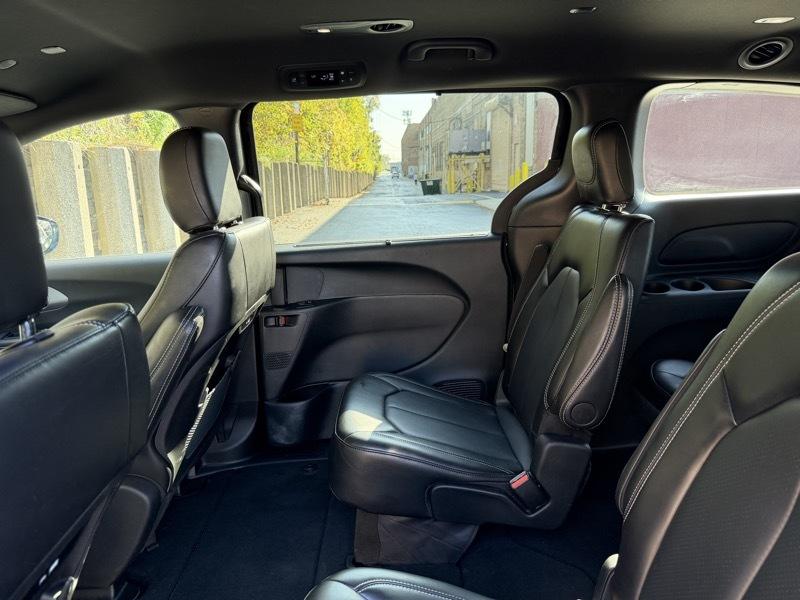 Chrysler Pacifica Select 2025