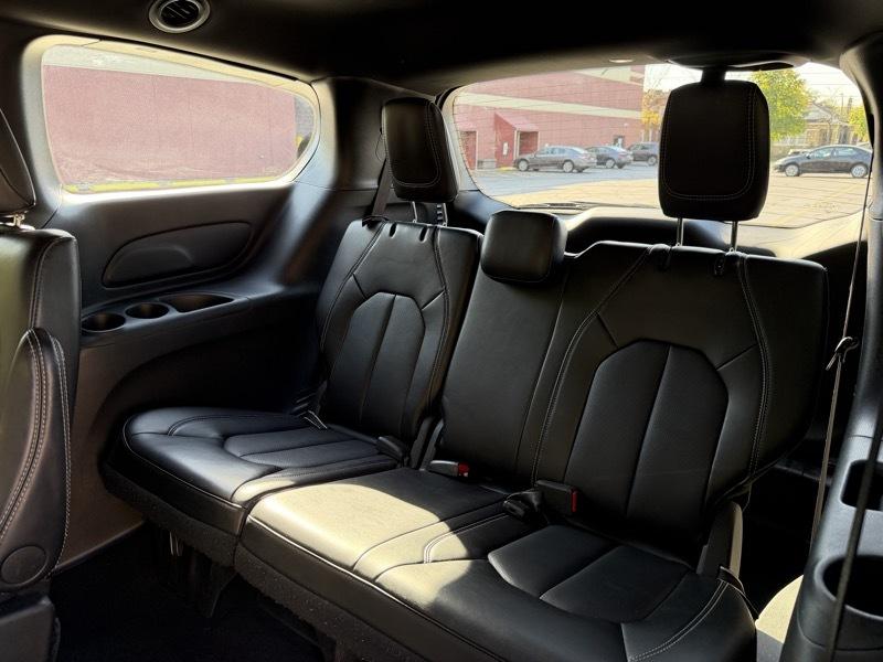 Chrysler Pacifica Select 2025