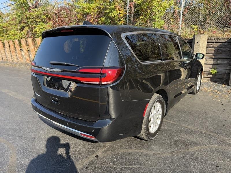 Chrysler Pacifica Select 2025