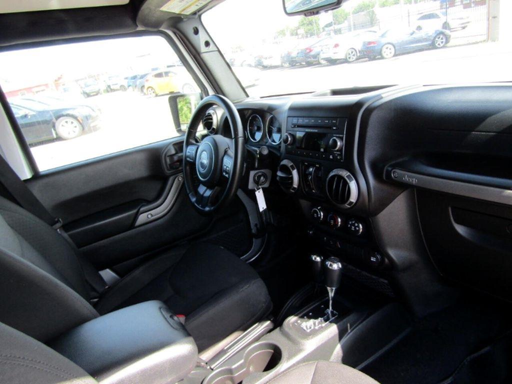 Jeep Wrangler Unlimited Sport 4WD 2017