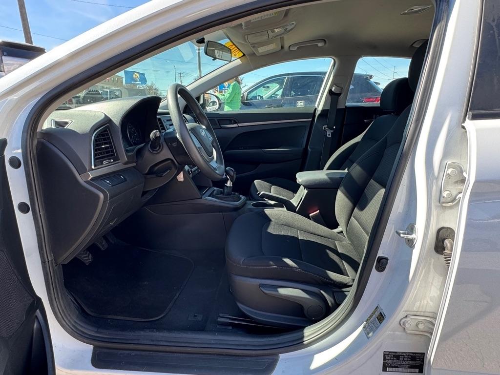 Hyundai Elantra SE 6AT 2018