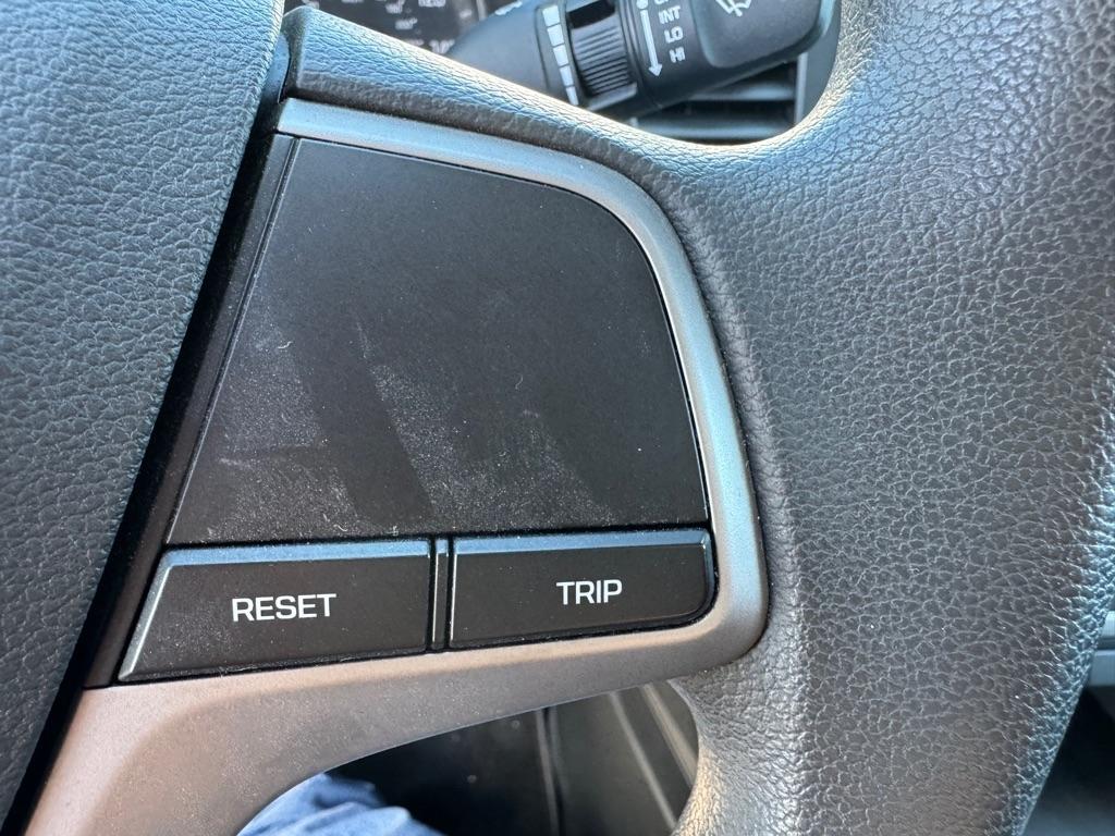 Hyundai Elantra SE 6AT 2018