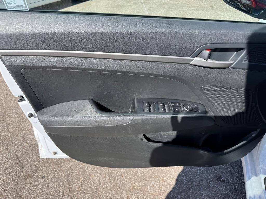 Hyundai Elantra SE 6AT 2018