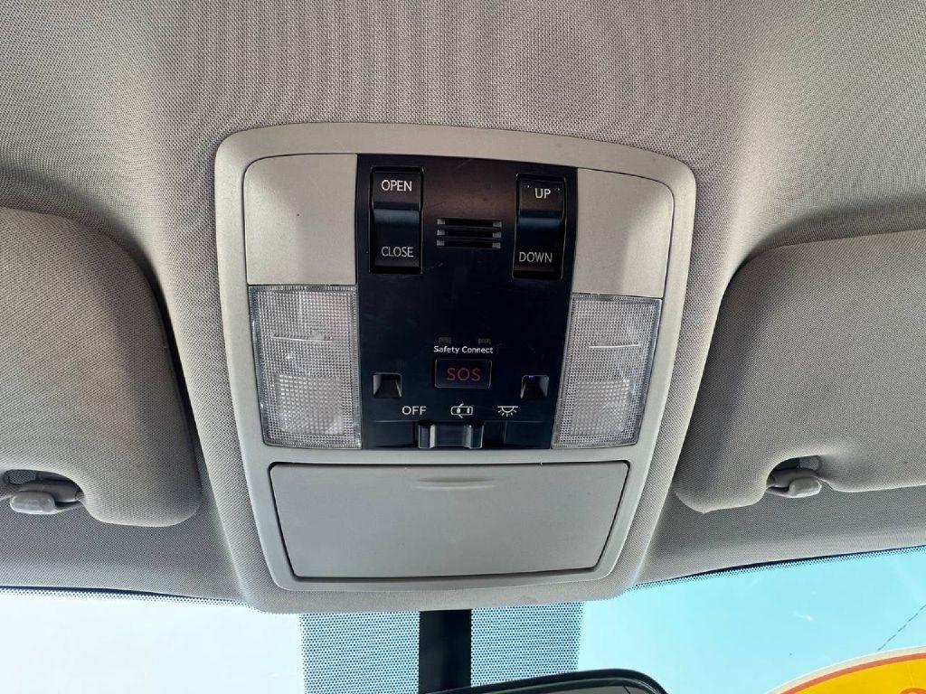 Lexus CT 200h Base 2012