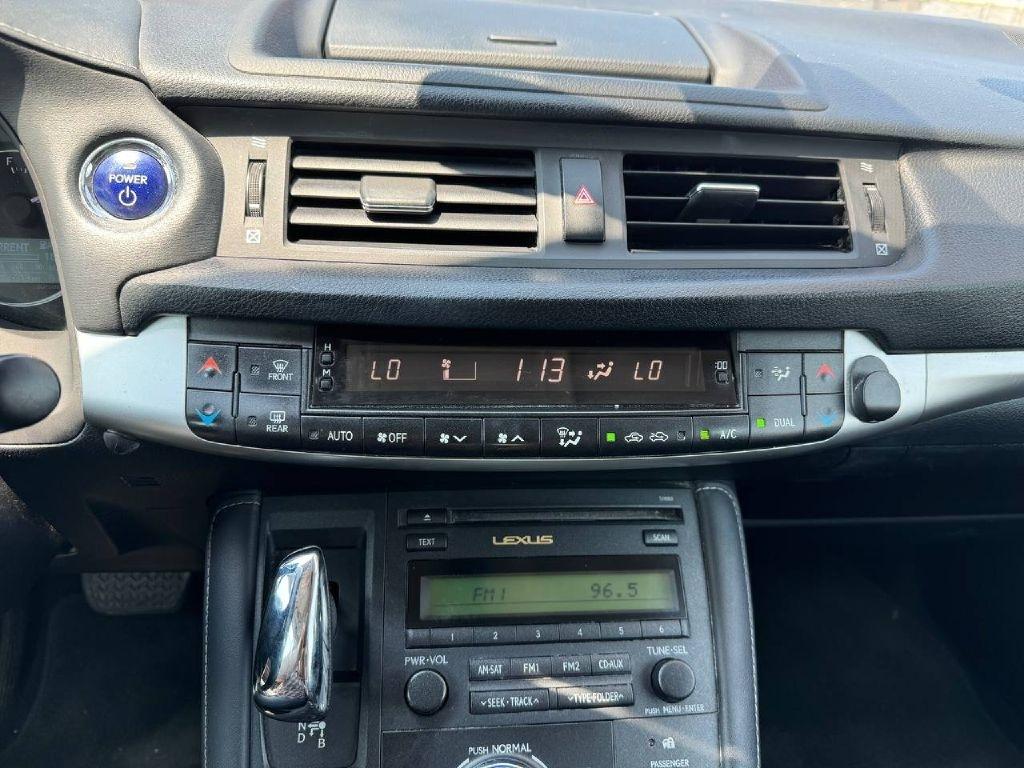 Lexus CT 200h Base 2012