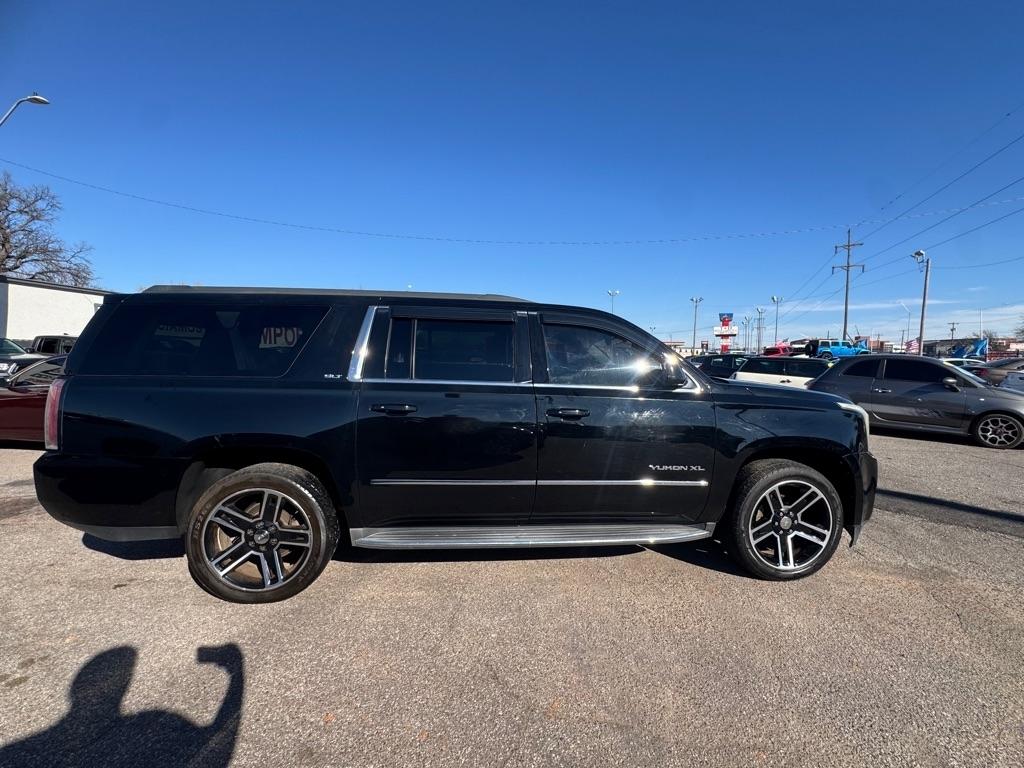 GMC Yukon XL SLT 1/2 Ton 4WD 2015
