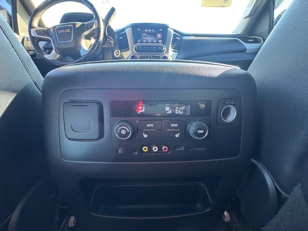 GMC Yukon XL SLT 1/2 Ton 4WD 2015