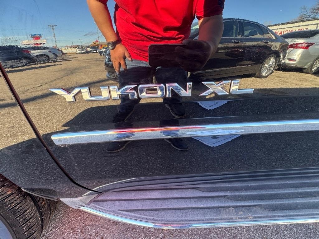 GMC Yukon XL SLT 1/2 Ton 4WD 2015