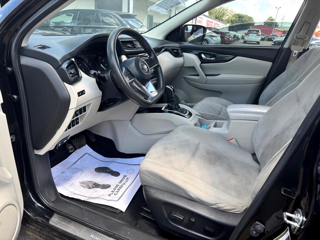 2020 Nissan Rogue Sport S photo 2