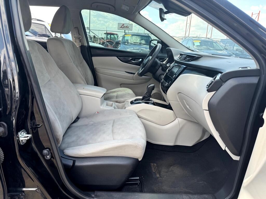 2020 Nissan Rogue Sport S photo 3