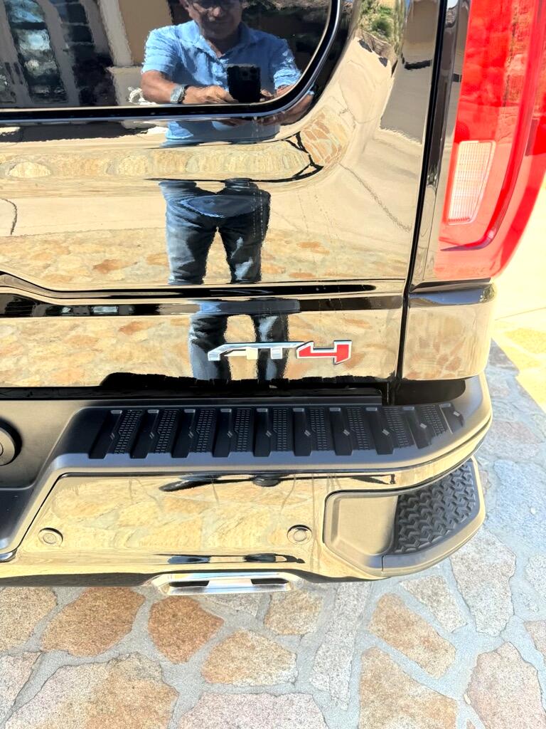 GMC Sierra 1500 AT4 Crew Cab 4WD 2024