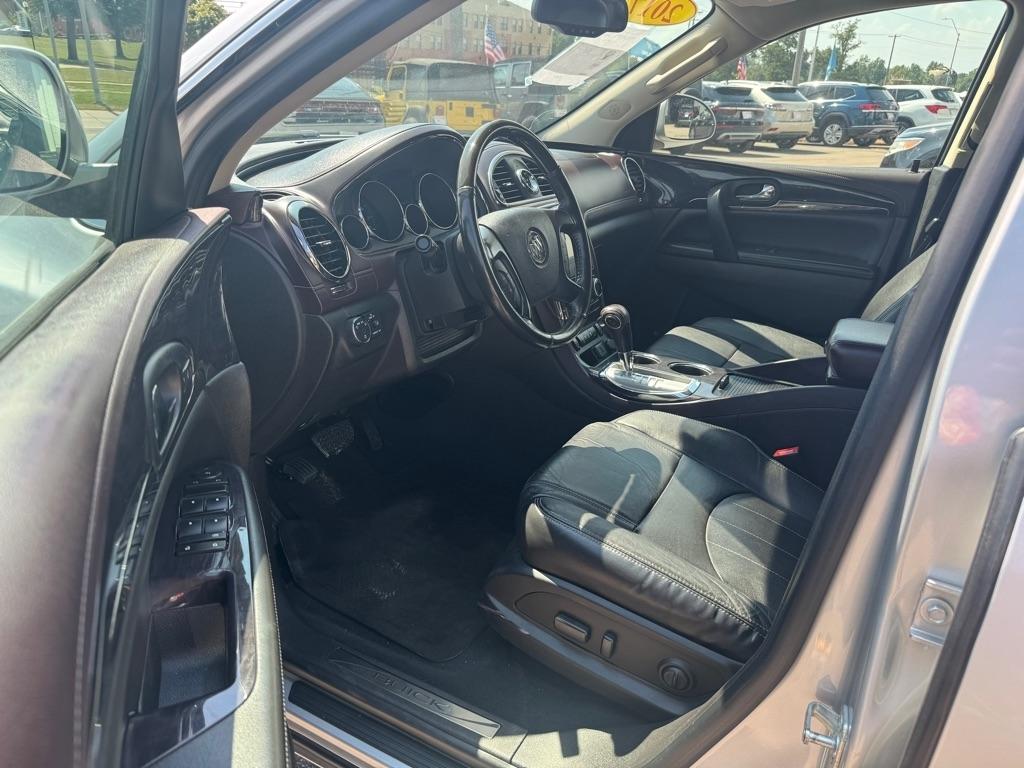 Buick Enclave FWD 4dr Leather 2017