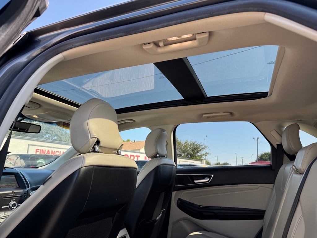 2018 Ford Edge Titanium photo 18