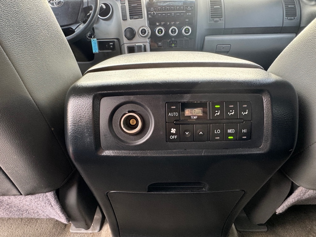 Toyota Sequoia SR5 4.7L 2WD 2009