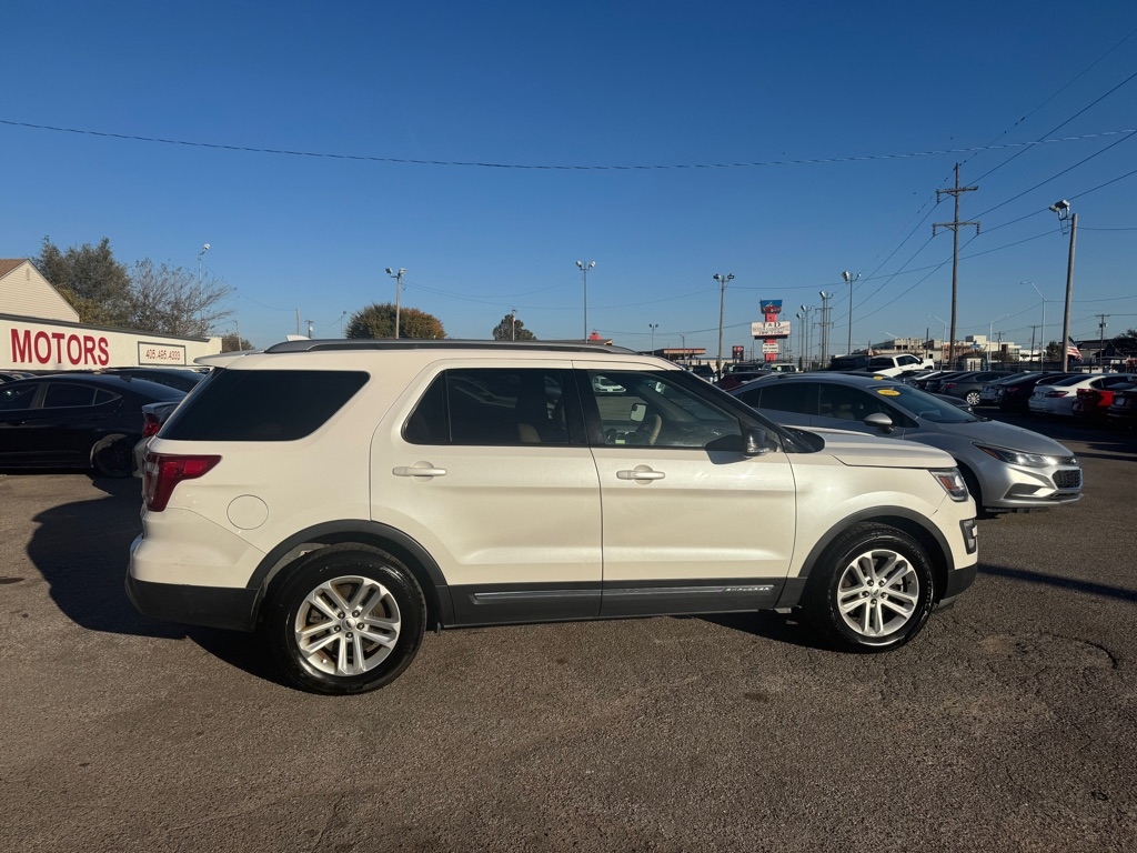 2016 Ford Explorer XLT photo 3