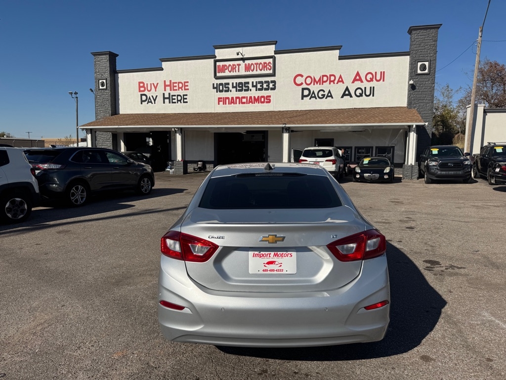 2018 Chevrolet Cruze LT photo 2