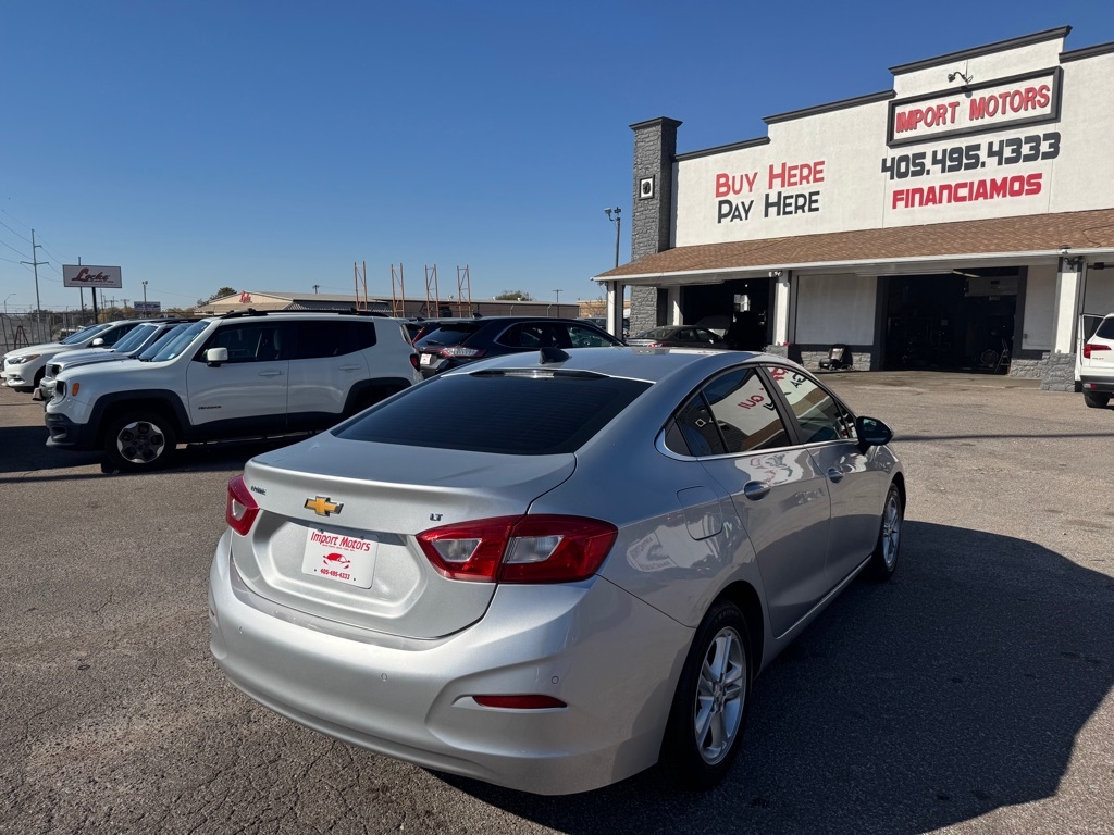 2018 Chevrolet Cruze LT photo 3