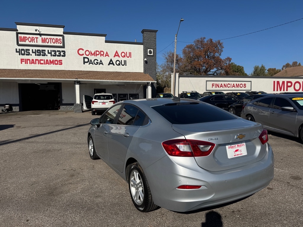 2018 Chevrolet Cruze LT photo 4