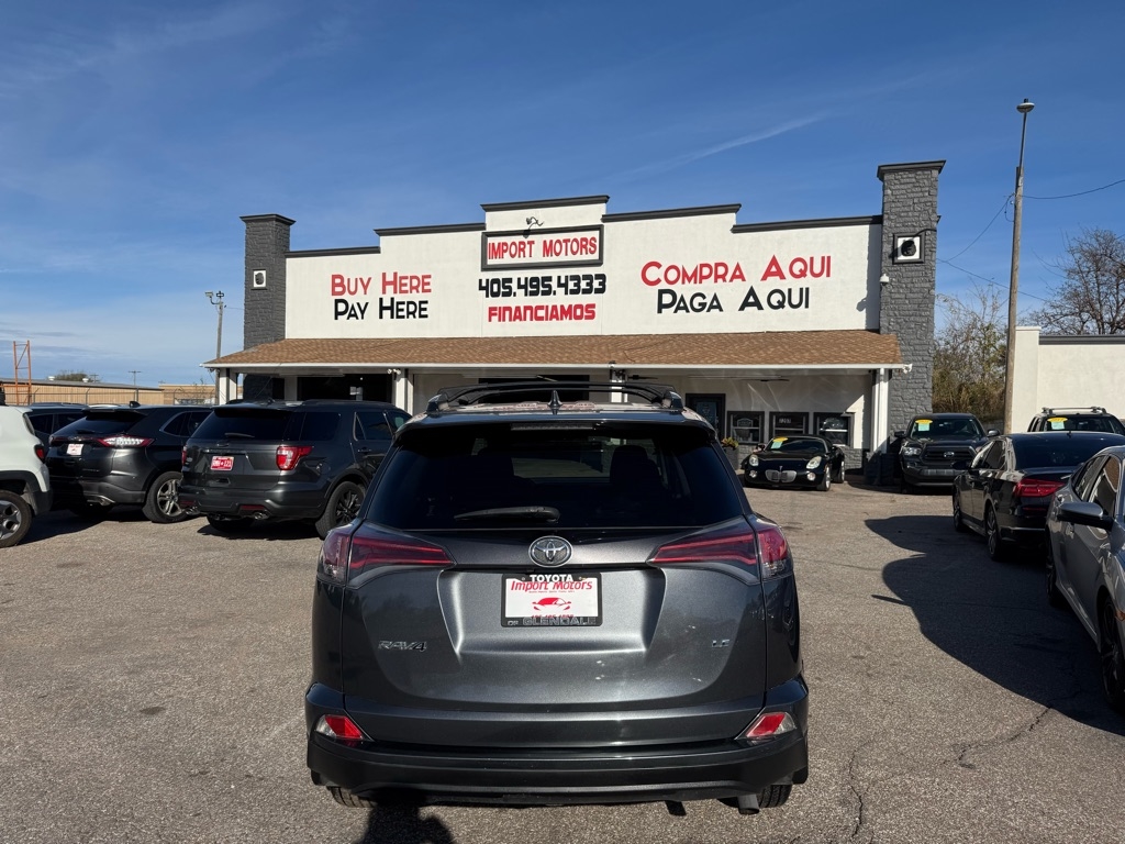 2018 Toyota RAV4 LE photo 4