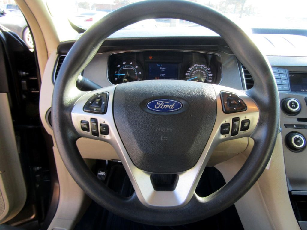 Ford Taurus SE FWD 2016