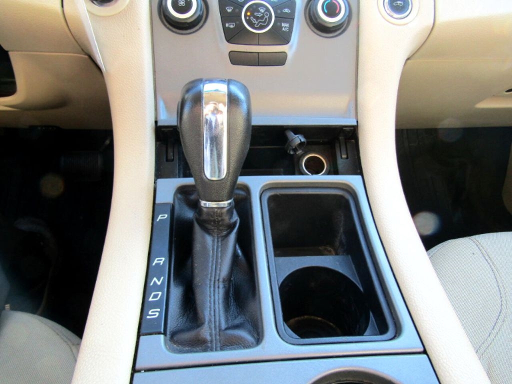 Ford Taurus SE FWD 2016