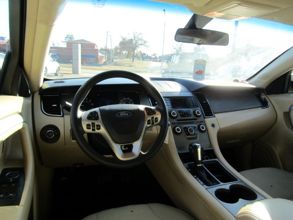 Ford Taurus SE FWD 2016