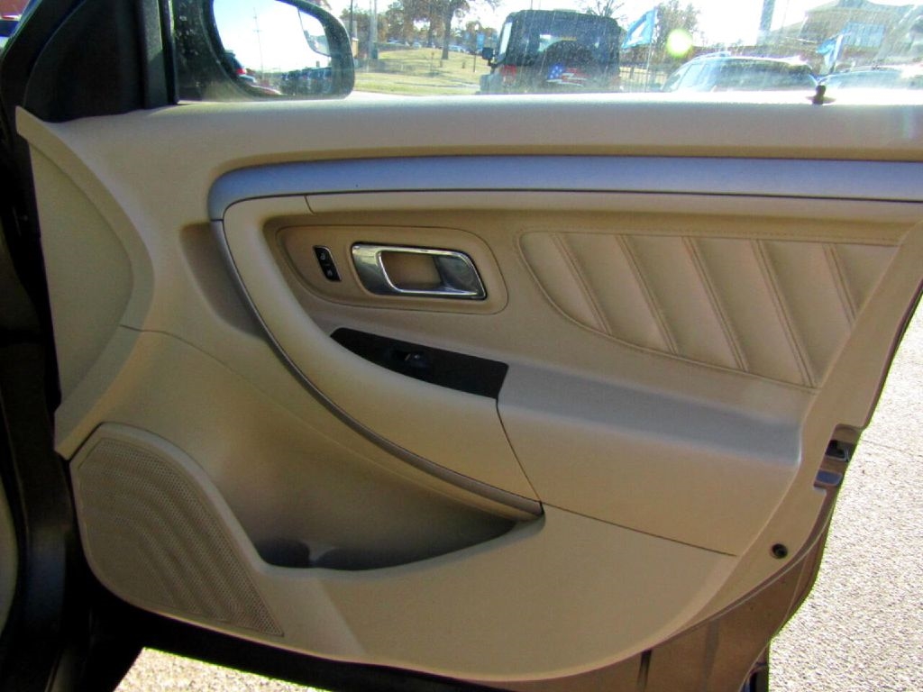 Ford Taurus SE FWD 2016