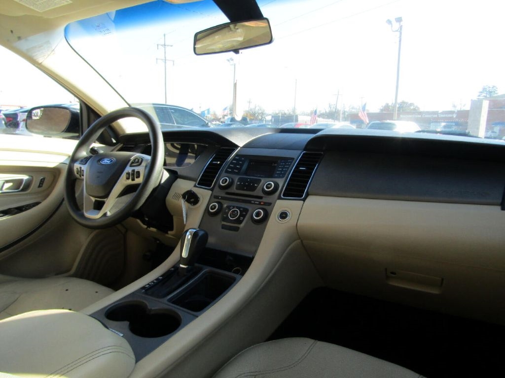 Ford Taurus SE FWD 2016