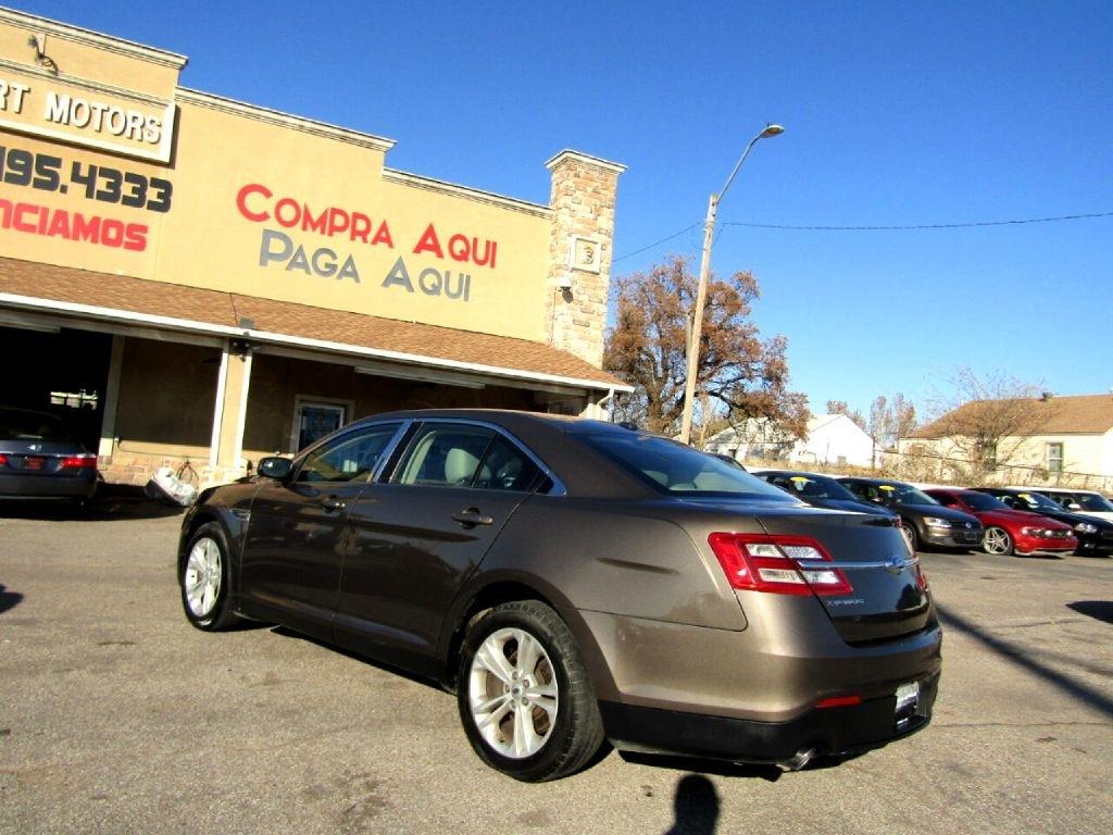 Ford Taurus SE FWD 2016