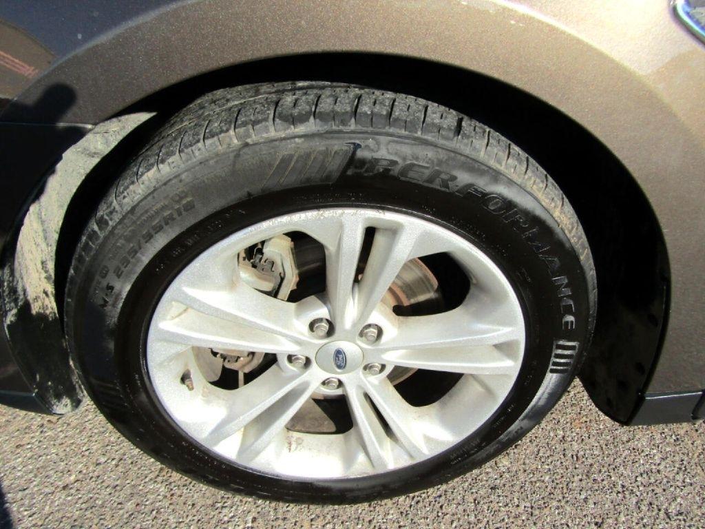 Ford Taurus SE FWD 2016