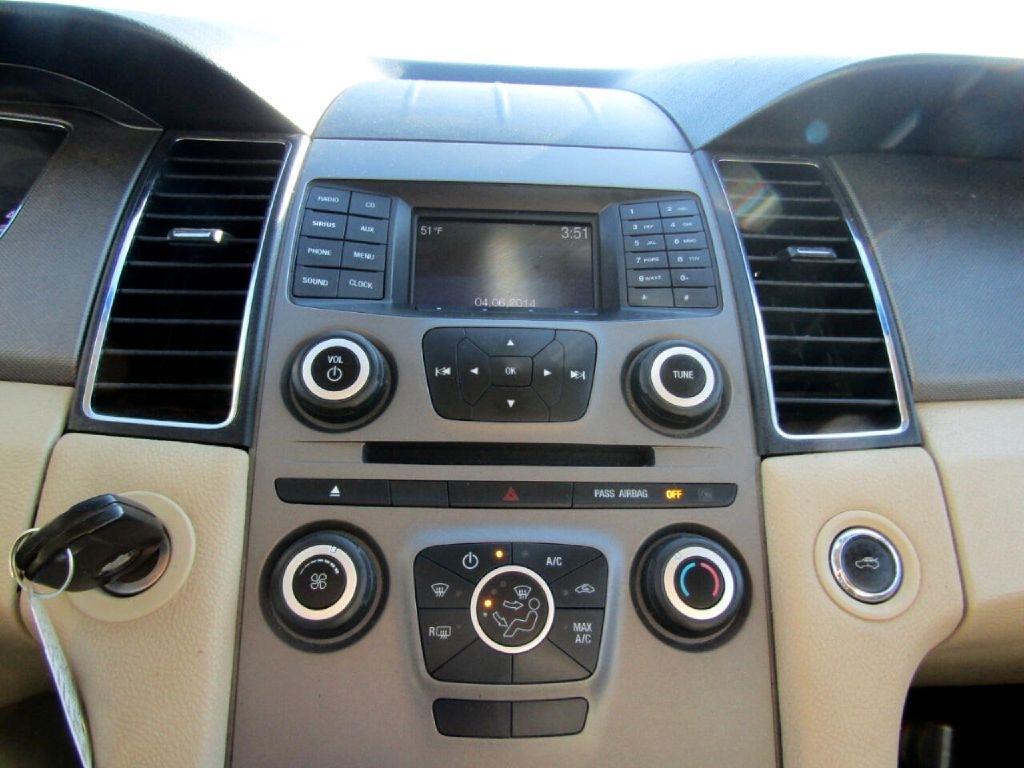 Ford Taurus SE FWD 2016