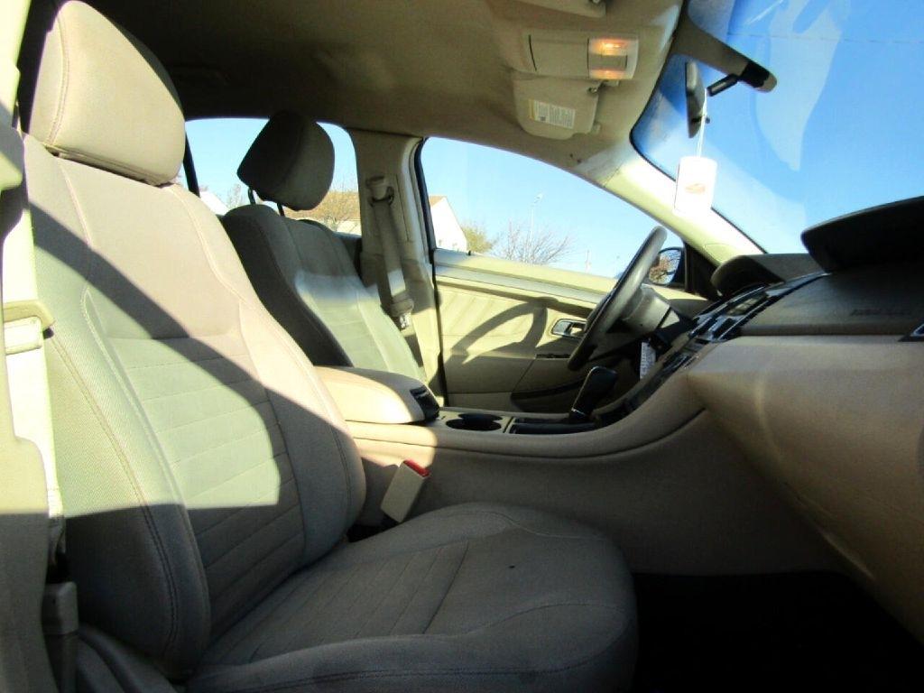 Ford Taurus SE FWD 2016