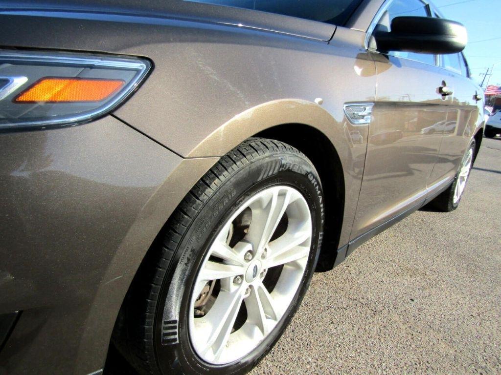 Ford Taurus SE FWD 2016
