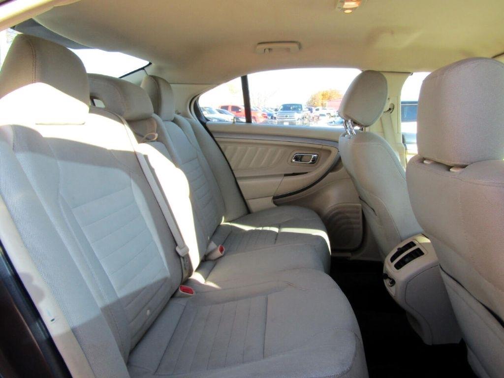 Ford Taurus SE FWD 2016