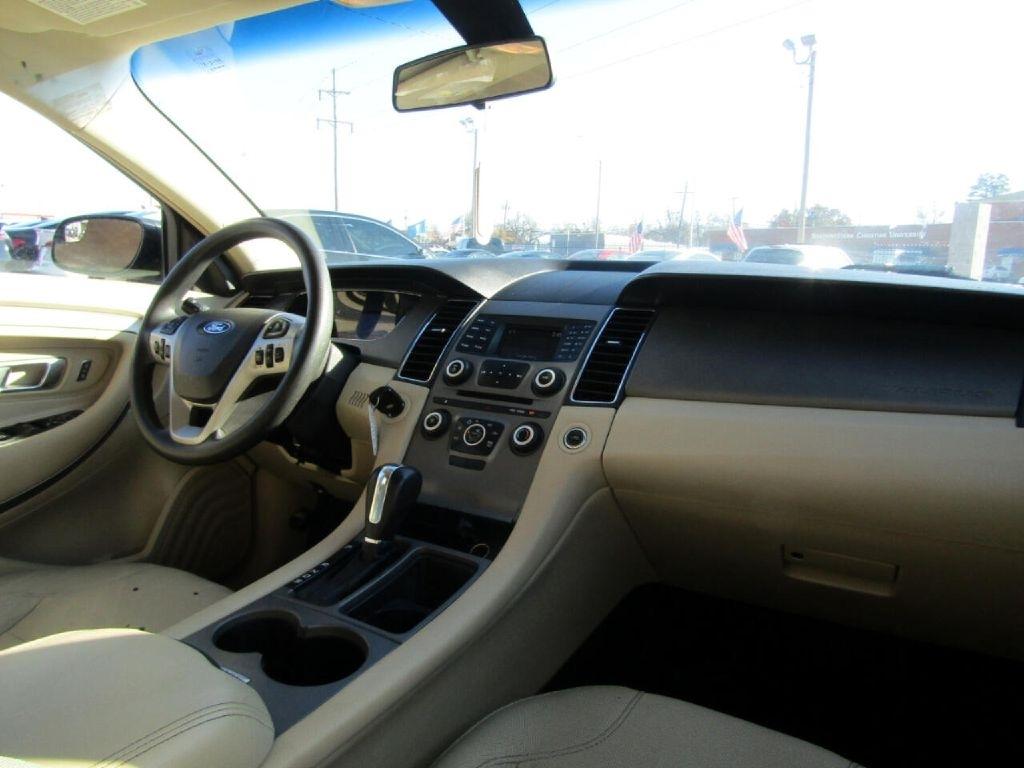 Ford Taurus SE FWD 2016