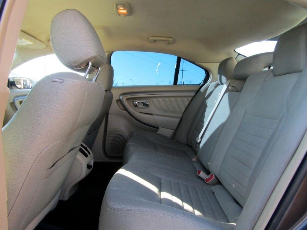 Ford Taurus SE FWD 2016