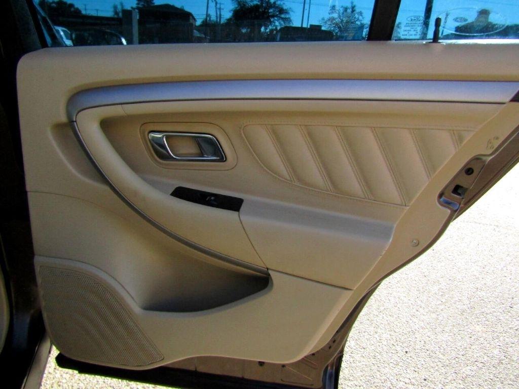 Ford Taurus SE FWD 2016