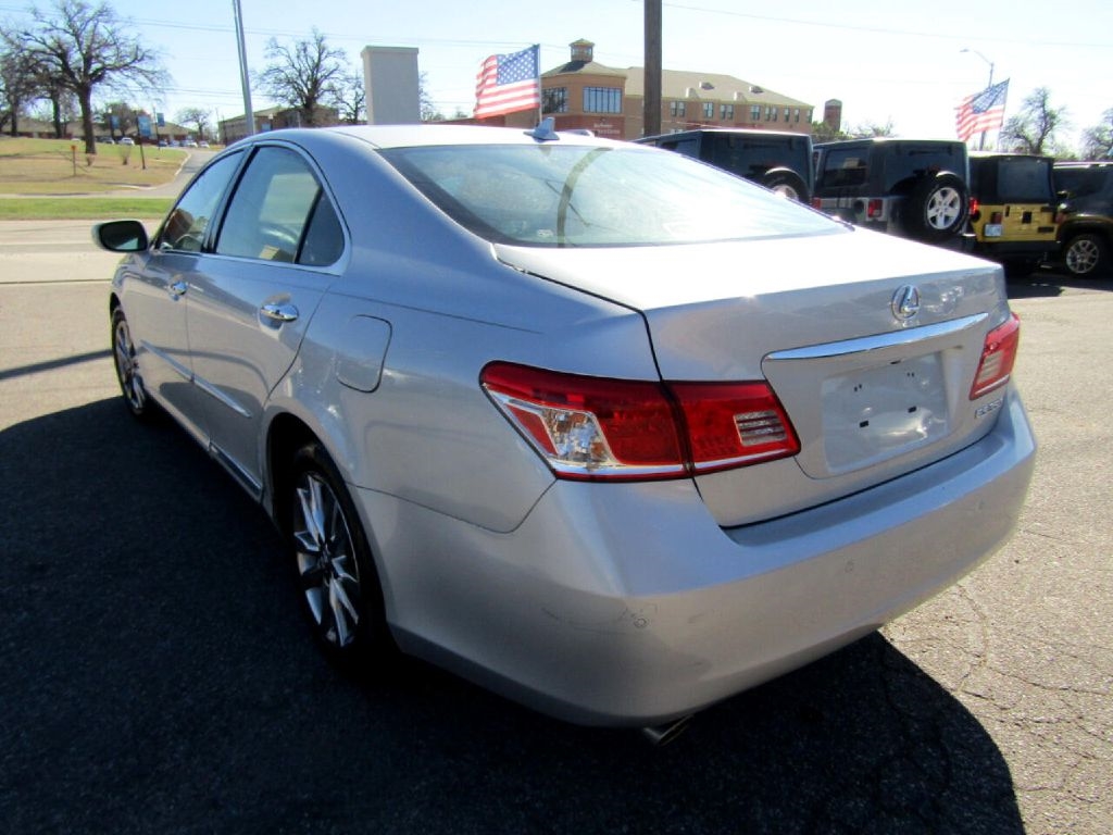 Lexus ES 350 Sedan 2011