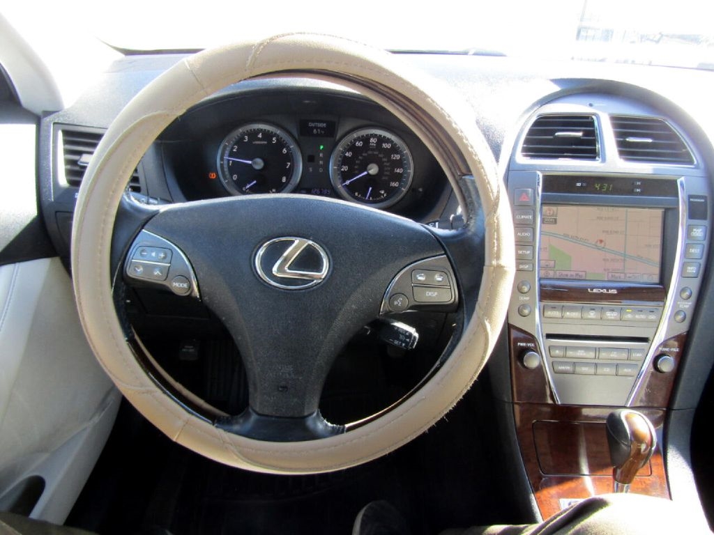 Lexus ES 350 Sedan 2011